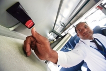 Đây là cách các nước trên thế giới phát hiện học sinh ngủ quên trên xe bus