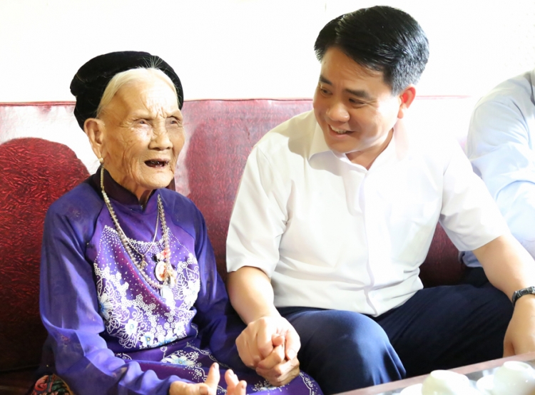 ha noi danh gan 48 ty dong tang qua doi tuong chinh sach dip quoc khanh 29