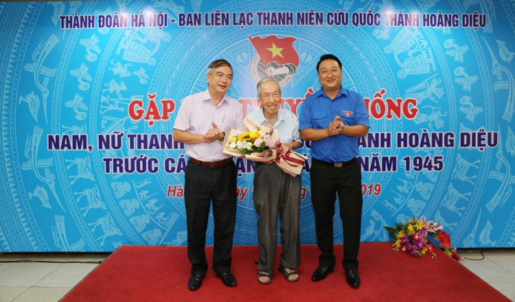 gap mat nam nu thanh nien cuu quoc thanh hoang dieu