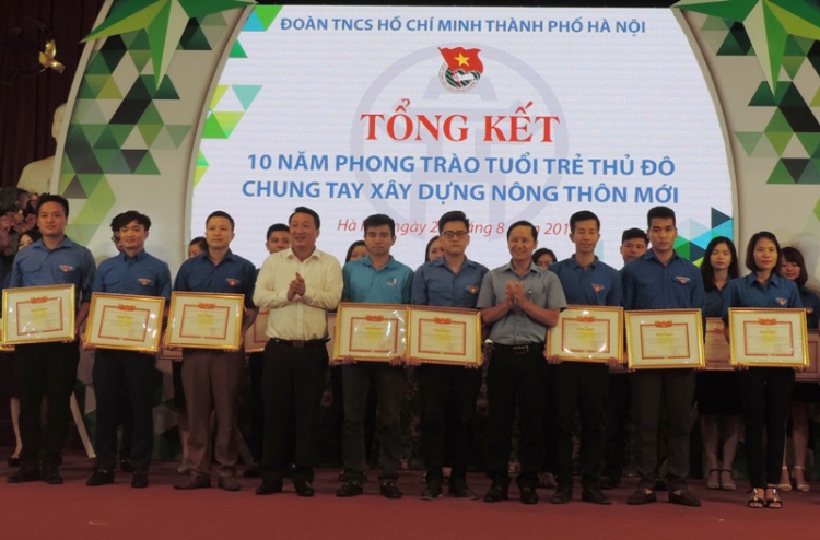 gop suc tre xay dung nong thon moi