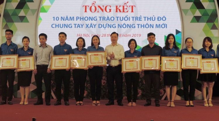 gop suc tre xay dung nong thon moi