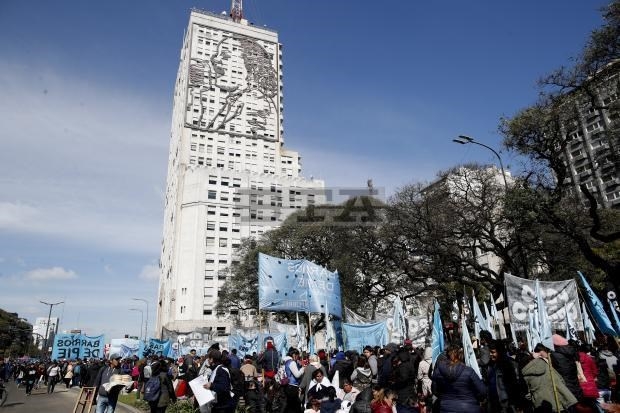 Argentina: Biểu tình lớn yêu cầu chính phủ hỗ trợ người nghèo argentina bieu tinh lon yeu cau chinh phu ho tro nguoi ngheo
