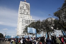 Argentina: Biểu tình lớn yêu cầu chính phủ hỗ trợ người nghèo