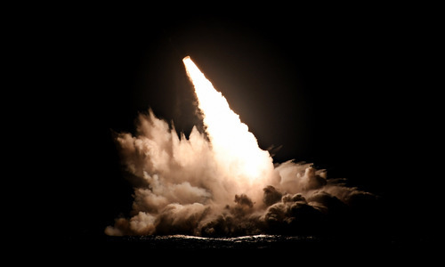 Tàu ngầm phóng liên tiếp 4 tên lửa đạn đạo