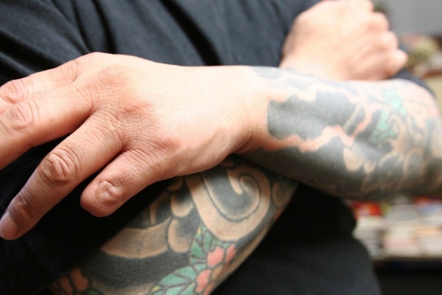 xa hoi den khet tieng nhat ban het thoi chat vat kiem mieng com manh ao