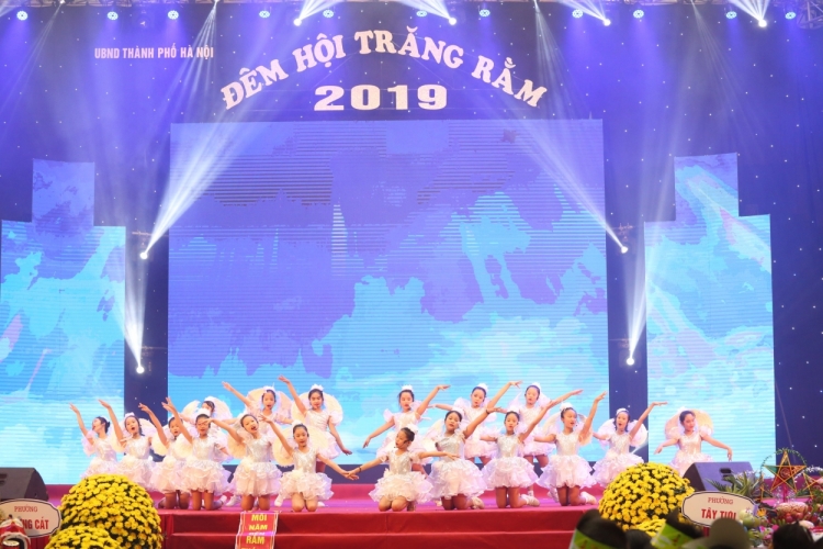 1000 tre em ha noi vui dem hoi trang ram