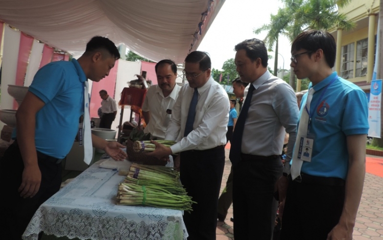 thanh nien gia lam phat huy suc tre xay dung que huong giau manh