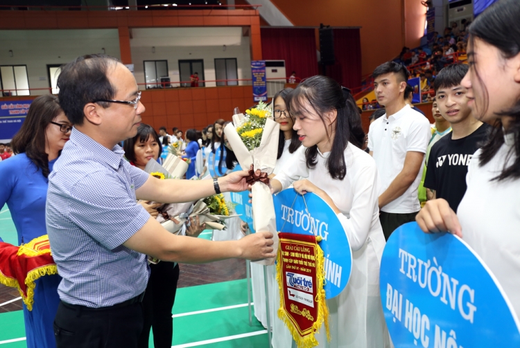 khai mac giai cau long hs sv tp ha noi 2019