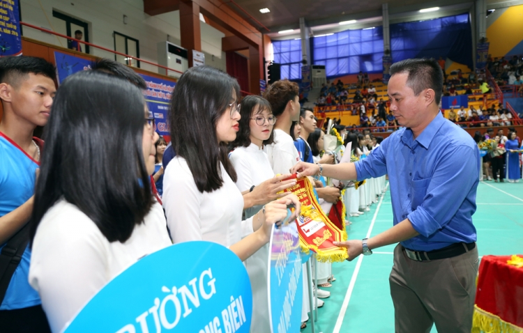 khai mac giai cau long hs sv tp ha noi 2019