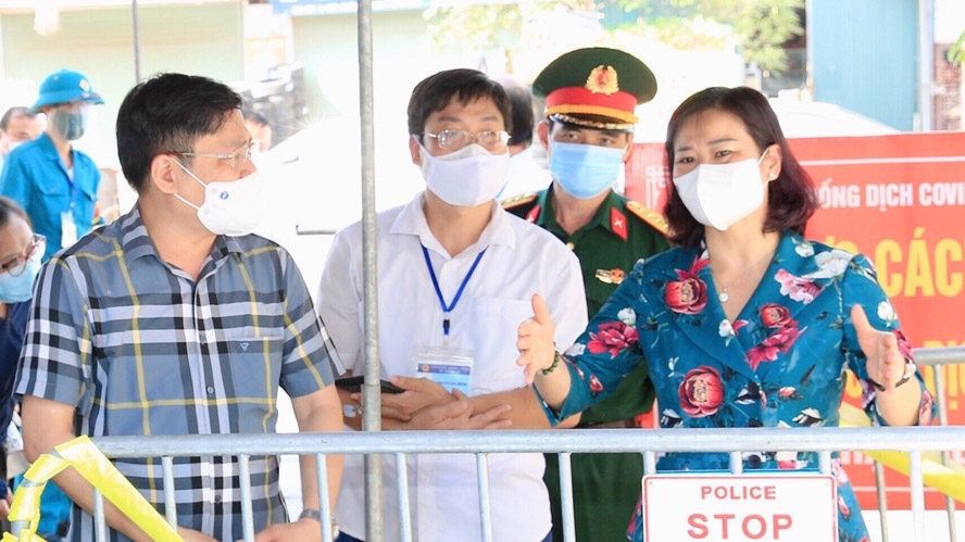 Khẩn trương tổ chức xét nghiệm diện rộng và bố trí các dây chuyền tiêm khoa học