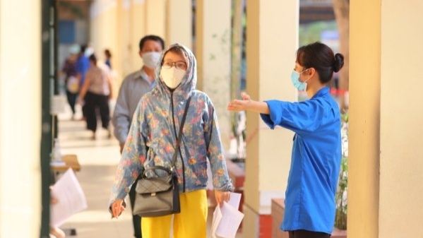 Tuổi trẻ Hoàng Mai 7 ngày dốc sức “hỗ trợ tiêm chủng - truy tìm F0”