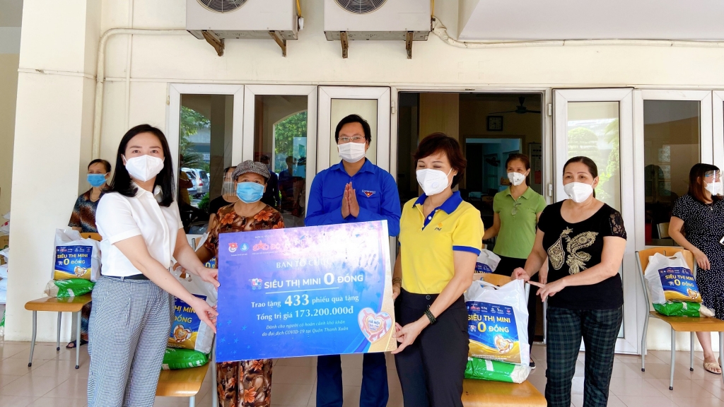 8,3 tỷ đồng hỗ trợ nhân dân và sinh viên Thủ đô vượt dịch