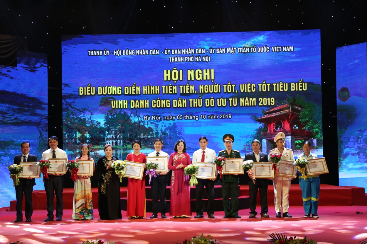 khoi day nhan len tinh tich cuc trong moi con nguoi