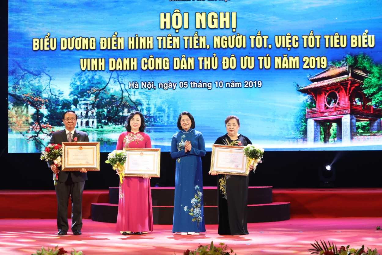 khoi day nhan len tinh tich cuc trong moi con nguoi