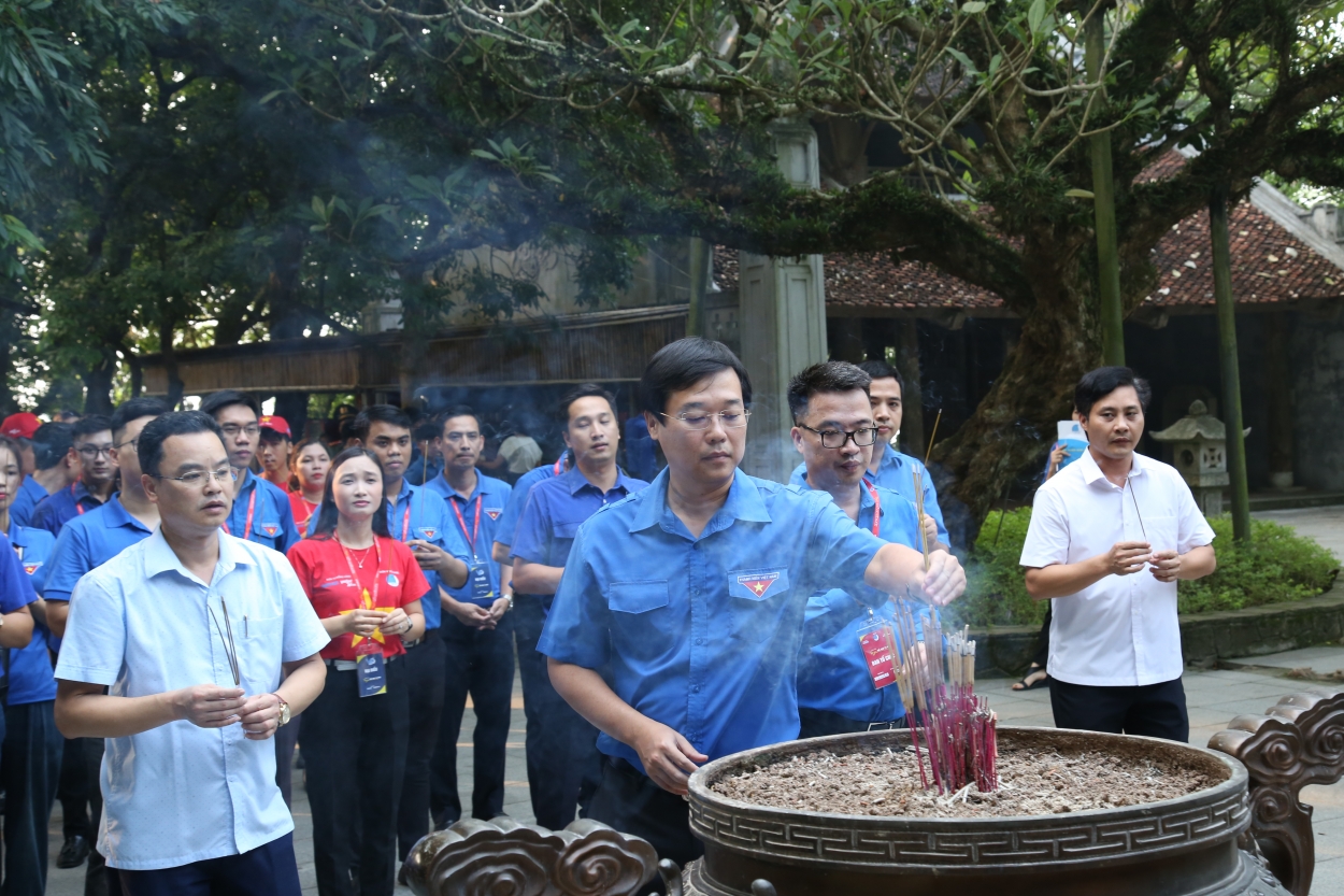 hanh trinh toi yeu to quoc toi thoi thuc hoi vien thanh nien cong hien