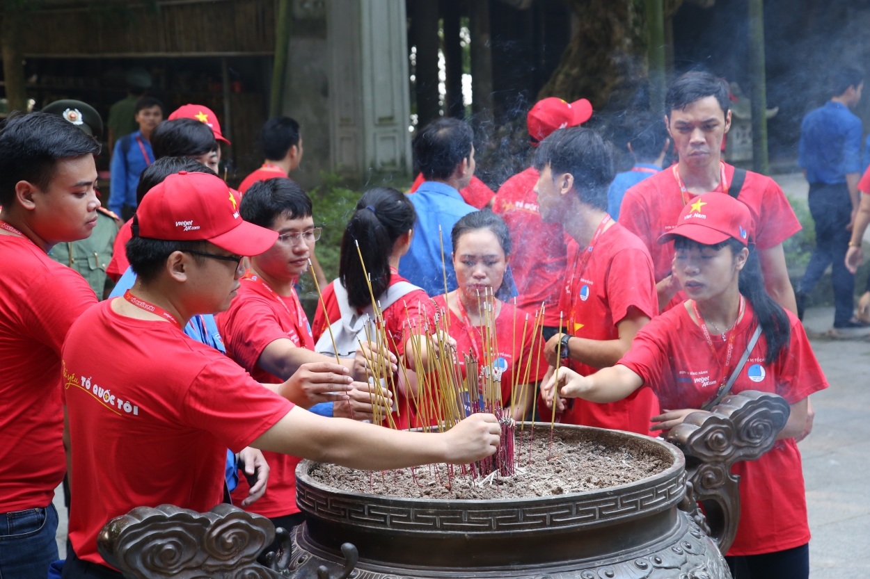 hanh trinh toi yeu to quoc toi thoi thuc hoi vien thanh nien cong hien