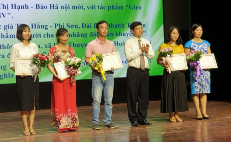 39 tac pham viet ve guong nguoi tot viec tot duoc trao giai