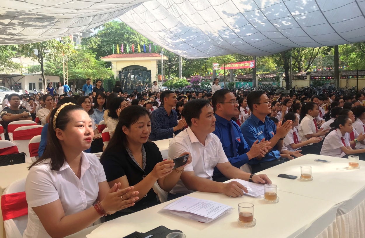 Khánh thành “Nhà vệ sinh thân thiện” cho học sinh khanh thanh nha ve sinh than thien cho hoc sinh