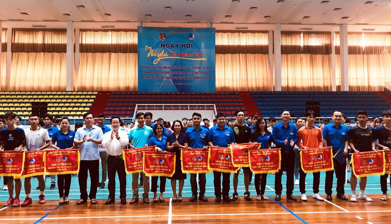 nhieu hoat dong trong ngay hoi toi yeu to quoc toi