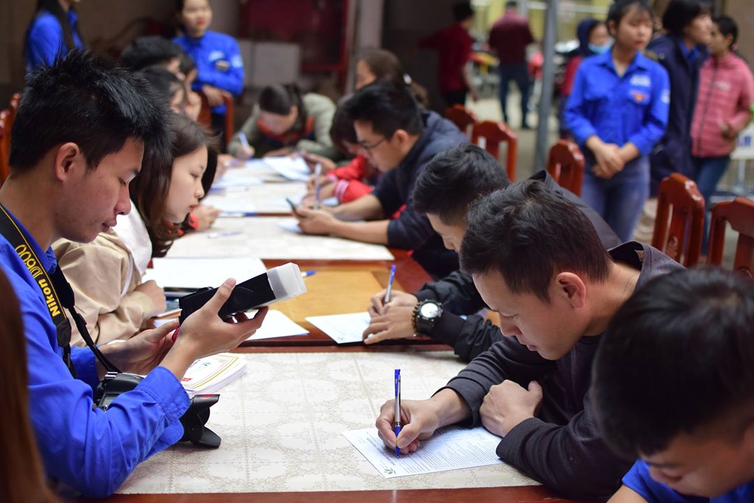 Hơn 500 tình nguyện viên tham gia chương trình Giọt hồng trao em 28