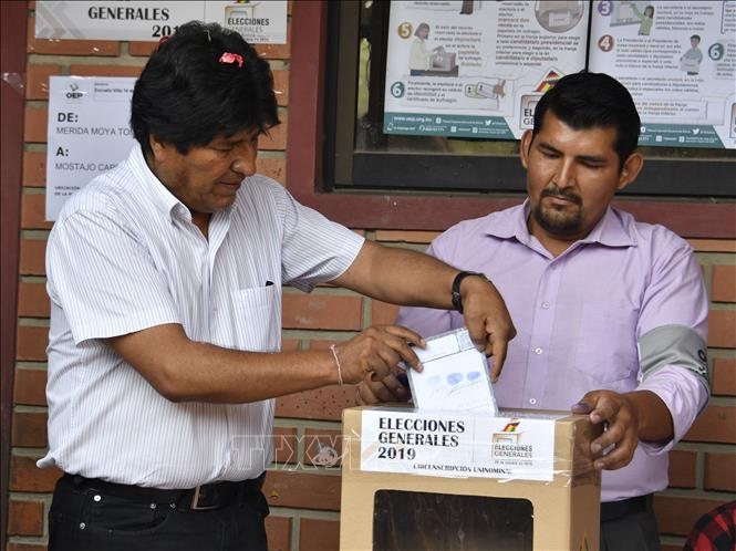 Tổng thống Evo Morales dẫn đầu cuộc bầu cử Bolivia