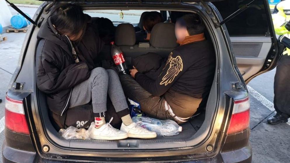 canh sat bat 17 nguoi viet di lau vao duc tu dong au