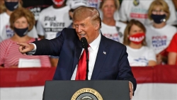 Tổng thống Trump tuyên bố thắng dễ trong tranh luận đầu tiên