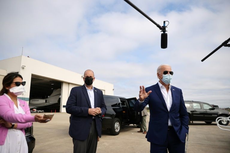 Truyền thông Mỹ có đang khó với Tổng thống Trump, dễ với ông Biden