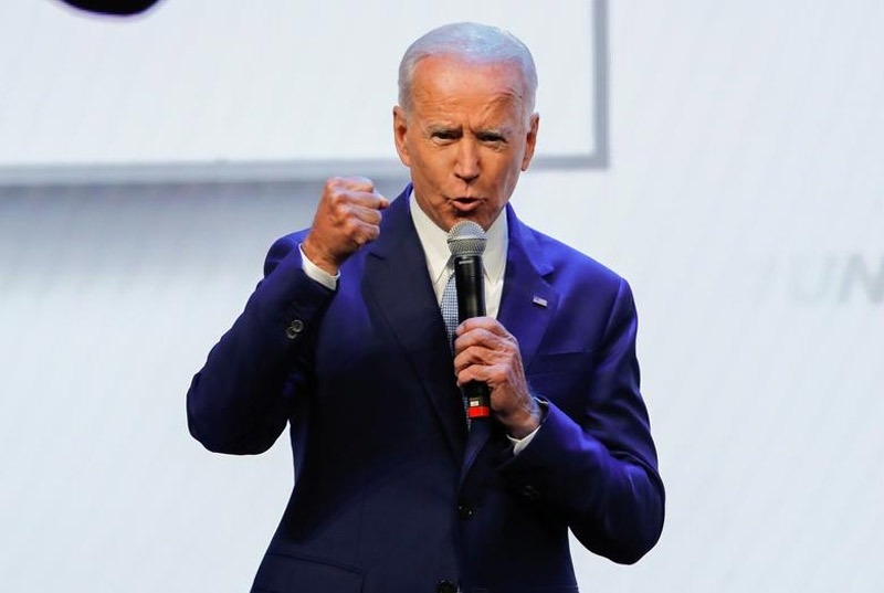 Tổng thống Trump bỏ phiếu sớm, ông Biden cảnh báo "mùa đông đen tối" ở Mỹ