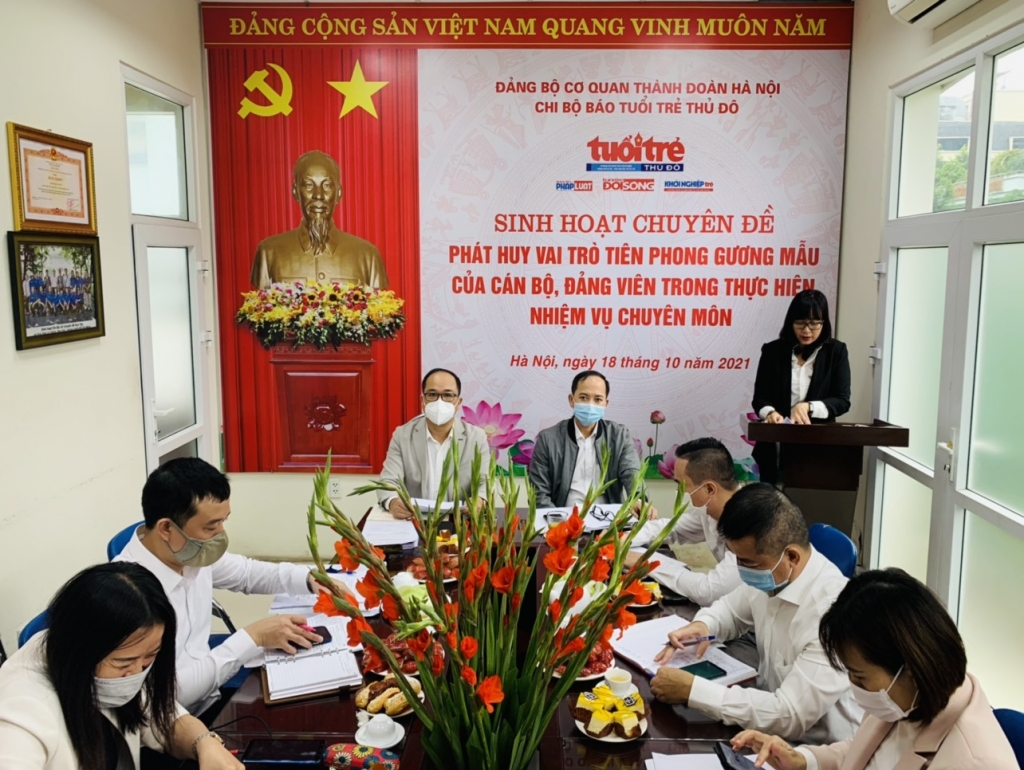 Quang cảnh buổi sinh hoạt chuyên đề sáng 18/10