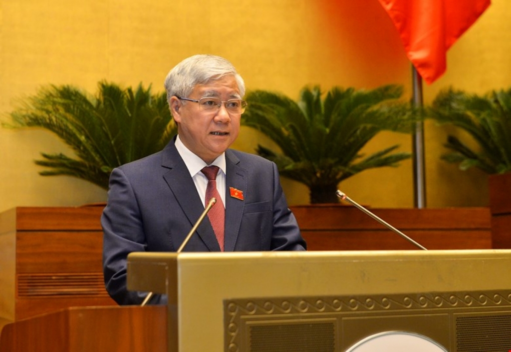 Chủ tịch Ủy ban Trung ương Mặt trận Tổ quốc Việt Nam Đỗ Văn Chiến tình bày báo cáo tại kỳ họp