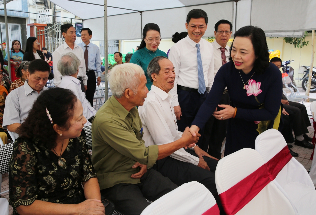 pho bi thu thuong truc thanh uy chung vui ngay hoi dai doan ket voi cu dan phuong lang ha