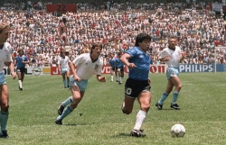 Trang sử qua ảnh về ‘Cậu bé vàng’ Diego Maradona