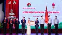 tu hao tien buoc duoi co doi vinh quang