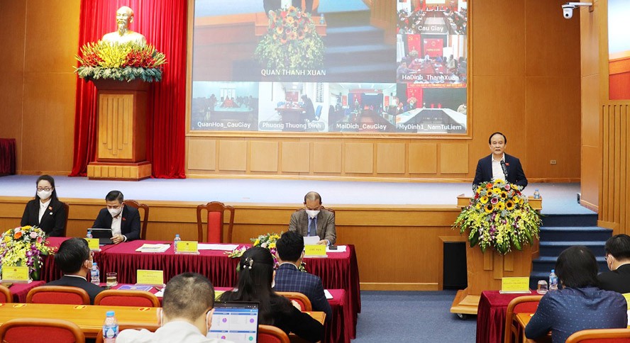 Phó Bí thư Thành ủy, Chủ tịch HĐND thành phố, Phó Trưởng đoàn đại biểu Quốc hội Hà Nội Nguyễn Ngọc Tuấn phát biểu tiếp thu các ý kiến cử tri.