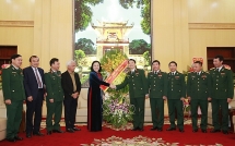 Phó Bí thư Thường trực Thành ủy thăm, chúc mừng cán bộ, chiến sỹ Bộ Tư lệnh Thủ đô