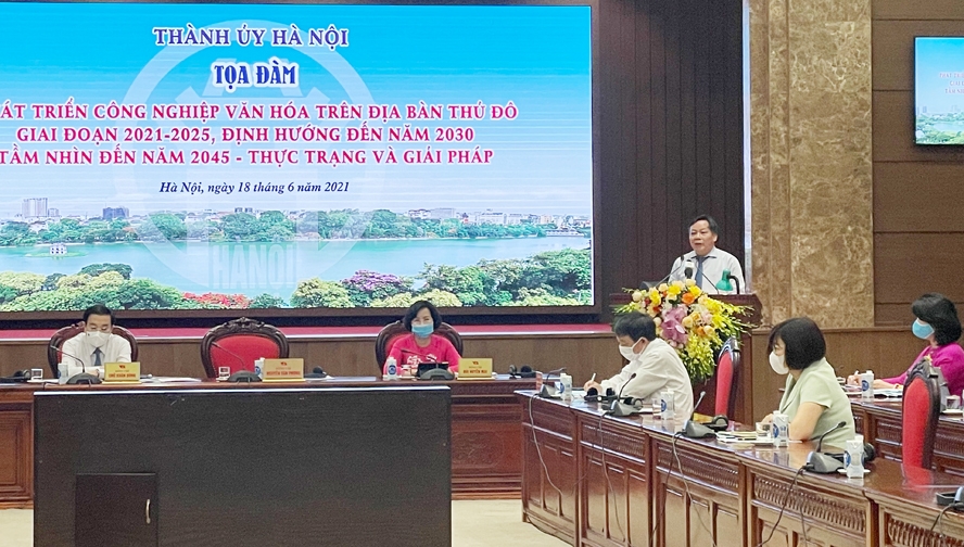 Thành ủy Hà Nội đã tổ chức nhiều buổi tọa đàm lấy ý kiến các chuyên gia tìm giải pháp phát triển công nghiệp văn hóa cho Thủ đô