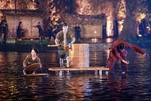 Khi nghệ sỹ hành xử như “con buôn”