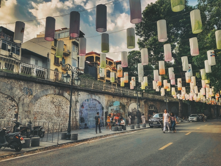 Bừng sáng trên những con đường Thủ đô