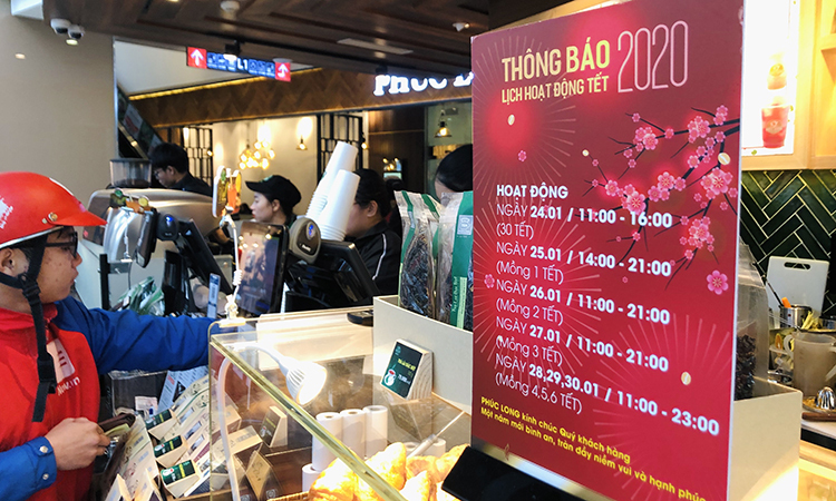 Nhiều chuỗi cà phê, trà sữa mở xuyên Tết
