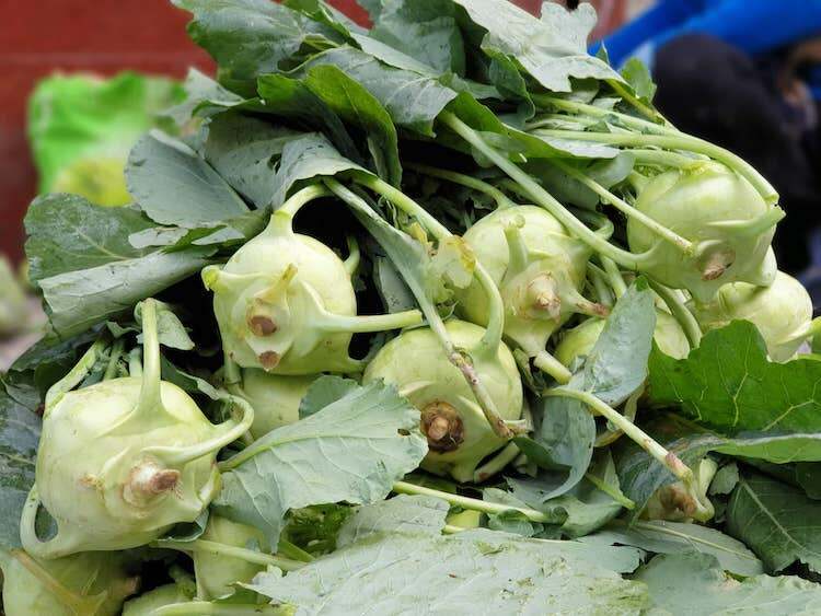 Giá rau xanh tăng vọt sau hai ngày mưa rét