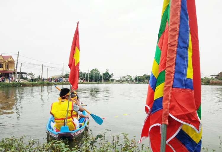 xa hoa loc thanh hoa ve lang van hoa bai trung xem hoi dua thuyen