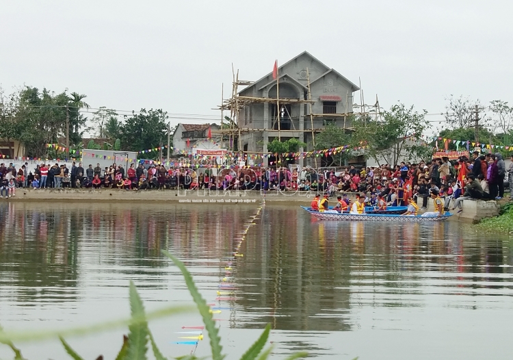 xa hoa loc thanh hoa ve lang van hoa bai trung xem hoi dua thuyen