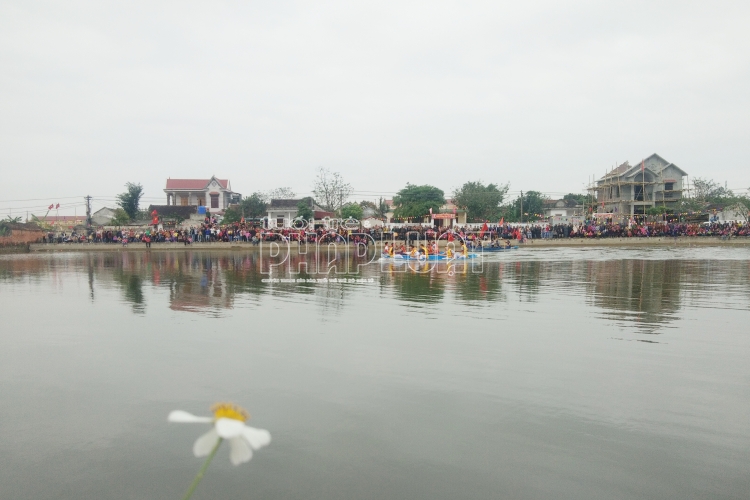 xa hoa loc thanh hoa ve lang van hoa bai trung xem hoi dua thuyen