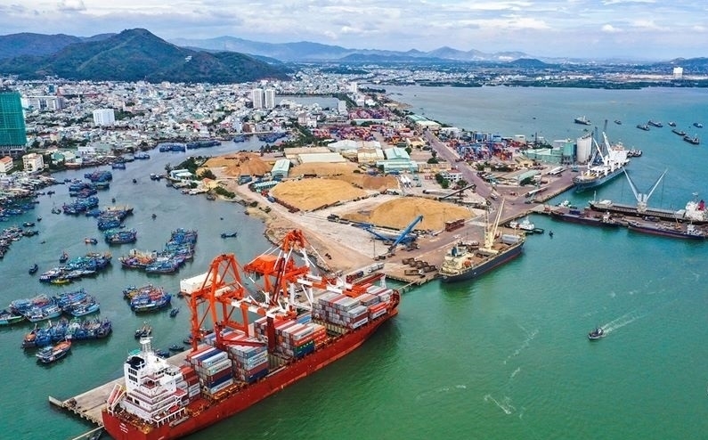 Thủ tướng yêu cầu nghiên cứu giải pháp hạ giá cước tàu biển và container