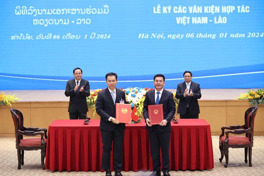 Việt - Lào ký kết nhiều văn kiện hợp tác quan trọng