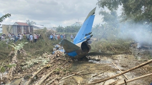 Báo cáo nhanh vụ máy bay quân sự rơi ở Quảng Nam