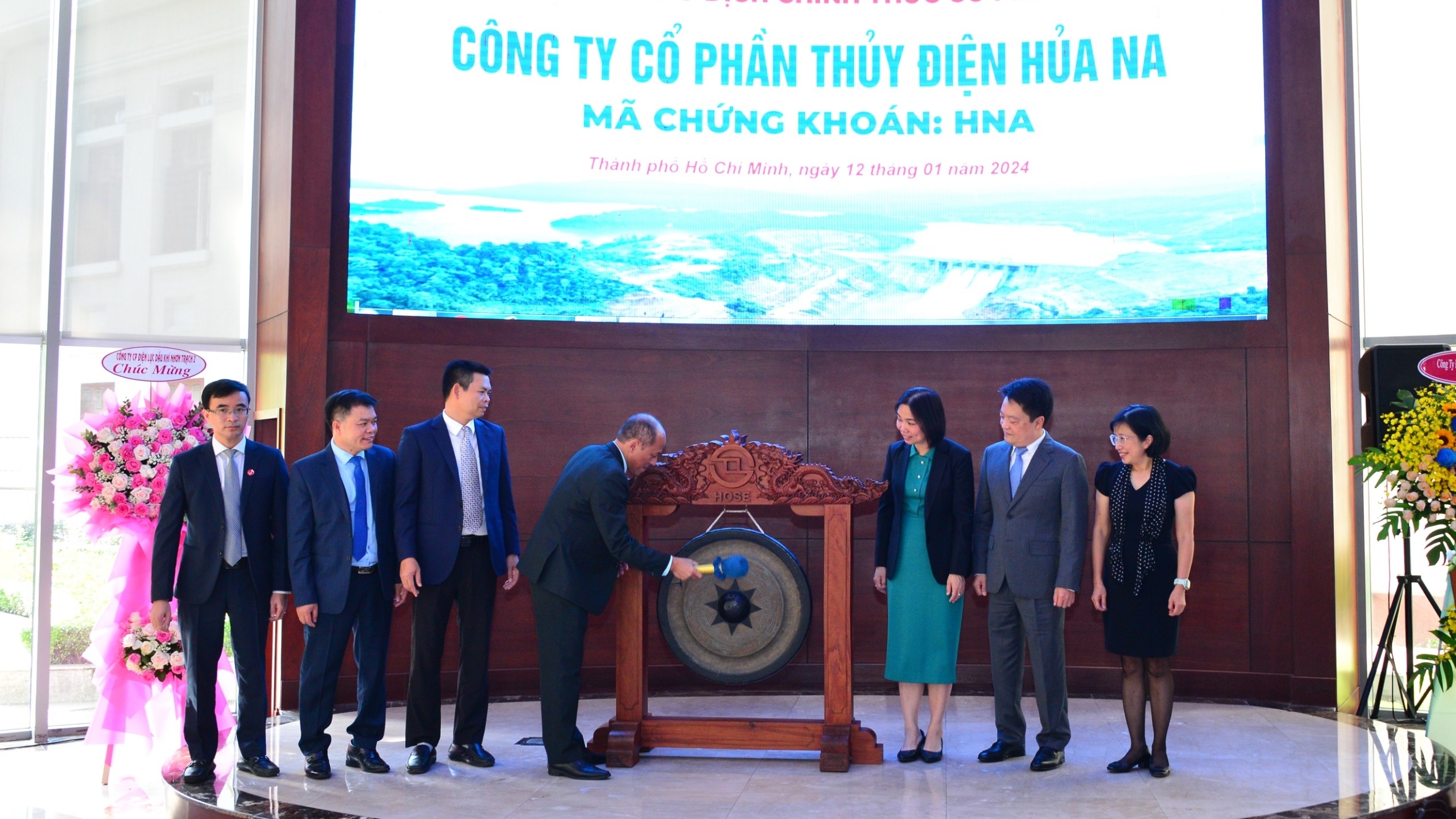 Cổ phiếu Công ty thủy điện Hủa Na chính thức lên sàn HOSE