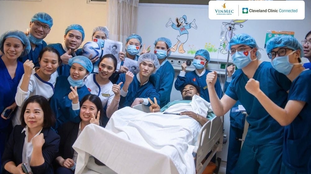 Ai là người trực tiếp phẫu thuật cho cầu thủ Xuân Son?