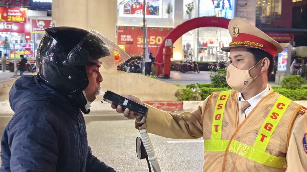 Cảnh sát xử lý hơn 1.700 “ma men” lái xe trong đêm chuyển giao năm mới
